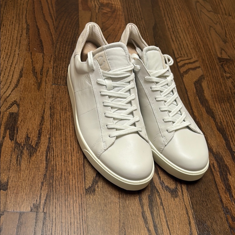 Ecco sneakers brand new